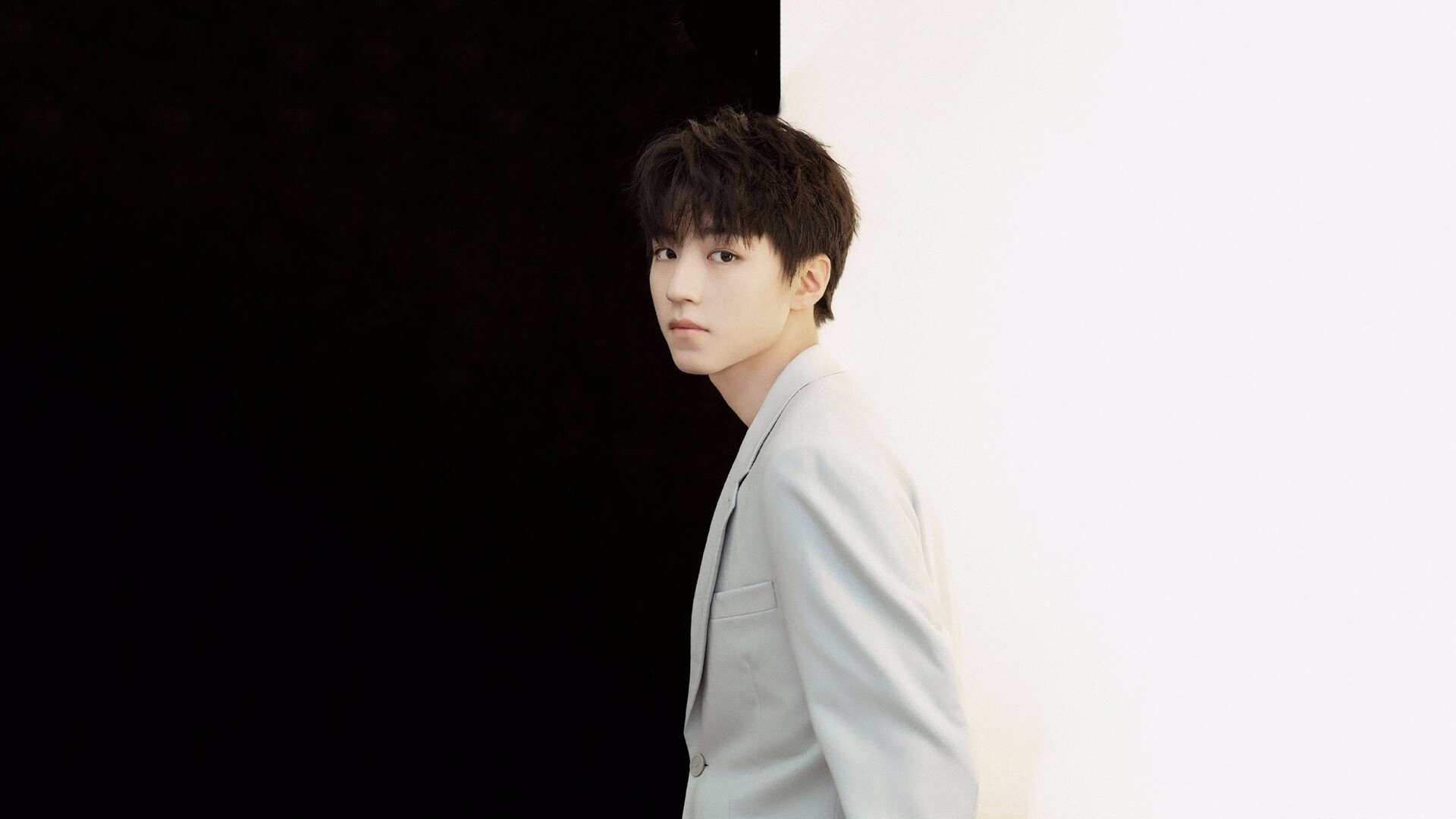 爱游戏app-女篮比赛惊险上演，女队获得关键胜利，女篮战果